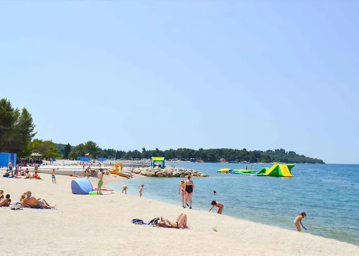 Holiday home Holiday Home Snjezana In Stinjan - Istrien 17365