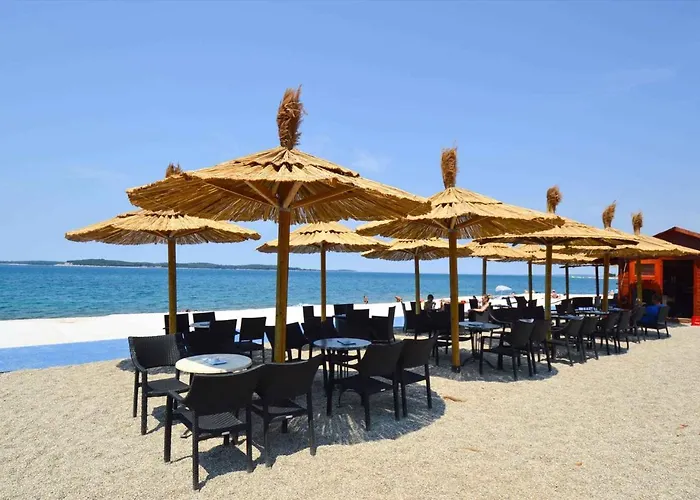 Holiday home Holiday Home Snjezana In Stinjan - Istrien 17365 *